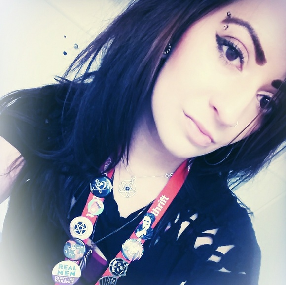 Meet your Posher, Kendra - Picture 2 of 3